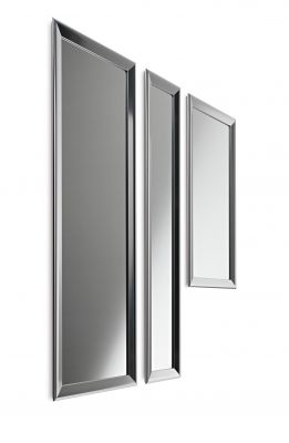 Yume Spiegel von Casamania Horm, drei rechteckige Wandspiegel mit schmalem, silberfarbenem Rahmen im modernen Design.